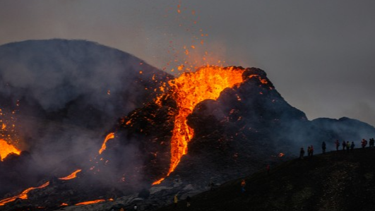 아이슬란드 화산활동: 불과 얼음의 땅에서 펼쳐지는 자연의 경이